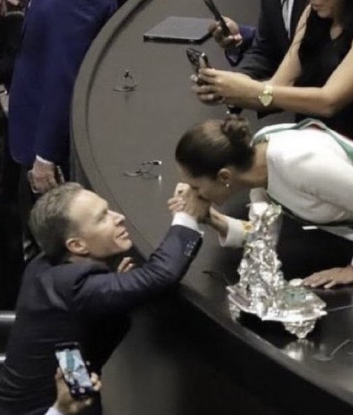 RuloMexa's tweet image. Esdeke la investidura