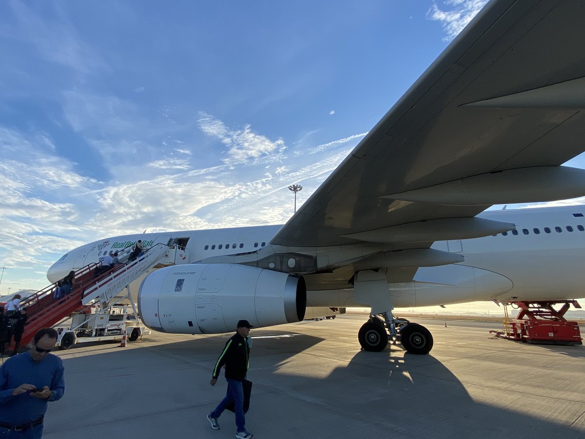 manolomartinc's tweet photo. Camino de Varsovia 
Te contamos la llegada del @RealBetis a Varsovia 
Todo desde las 13:15h en @jugadasevilla 
@elpelotazocsr 
@CanalSurRadio 
@alonsoriveror https://t.co/PbUj7K7eRP