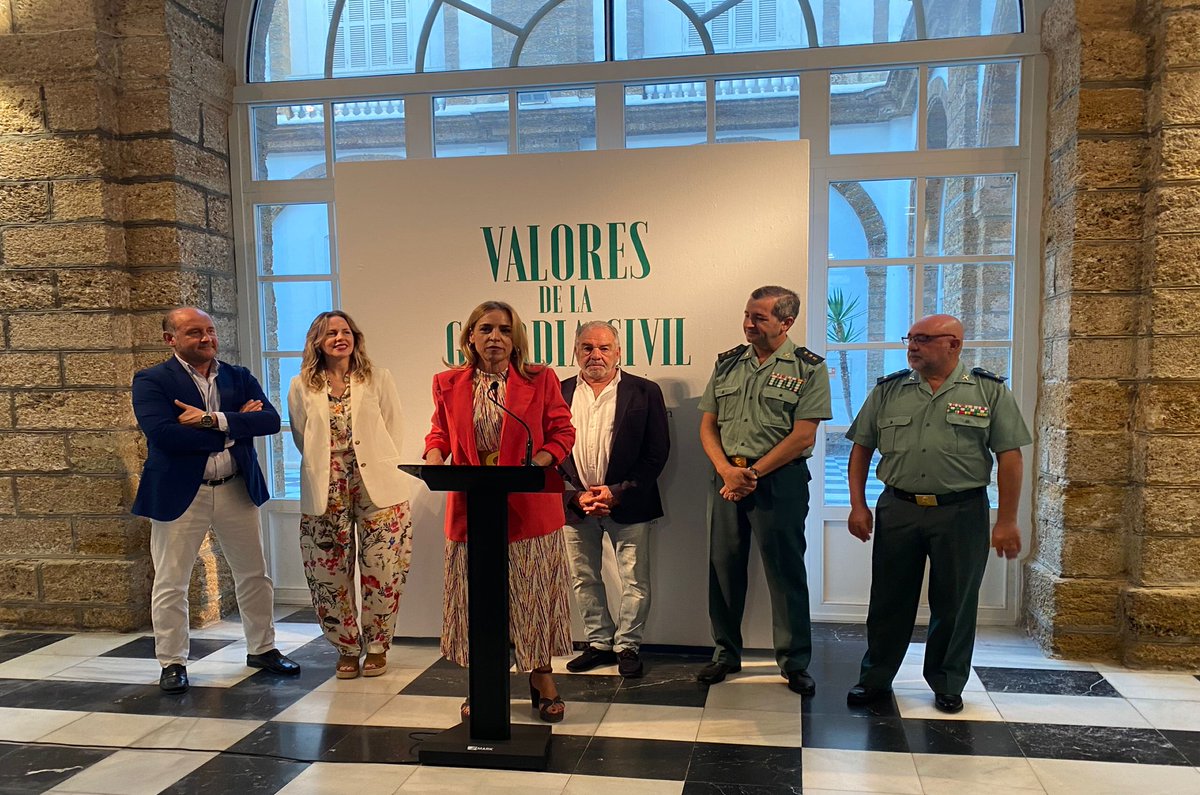 ℹ️ | La “esencia” de la Guardia Civil en 200 instantáneas. Son las que componen la muestra “Valores de la Guardia Civil, 180 años cerca de ti” inaugurada en la Diputación de Cádiz. Francisco Magallón ha sido los ojos de esta exposición que reúne 50 de los  valores que encarna el