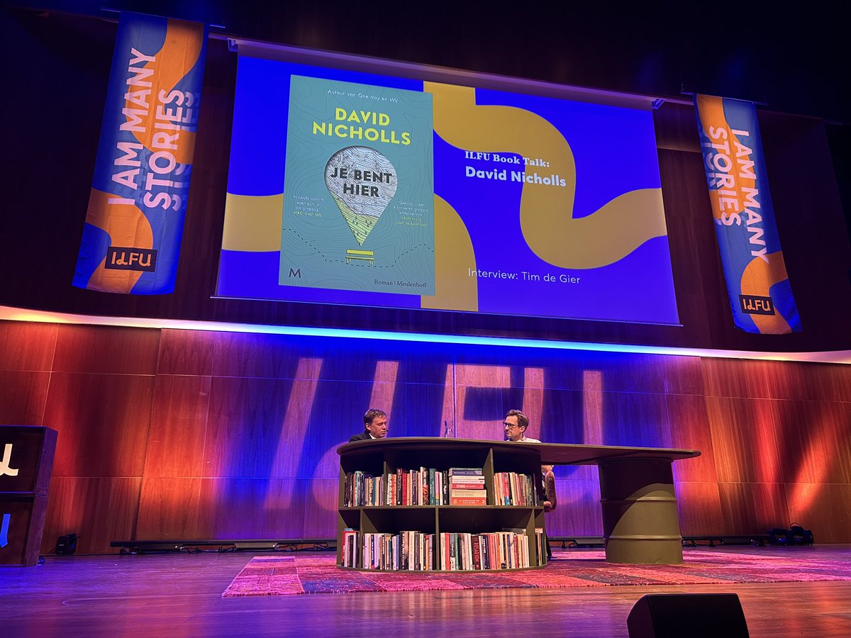 Ooit ruim 500 mensen verliefd zien worden op een schrijver? Gisteren was dit het geval met David Nicholls <a href="/ILFUtrecht/">ILFU</a>. Hij was zelf trouwens overwhelmed door de massale opkomst, dit had hij nog nooit meegemaakt. Zo’n leuke man en geweldig auteur😍