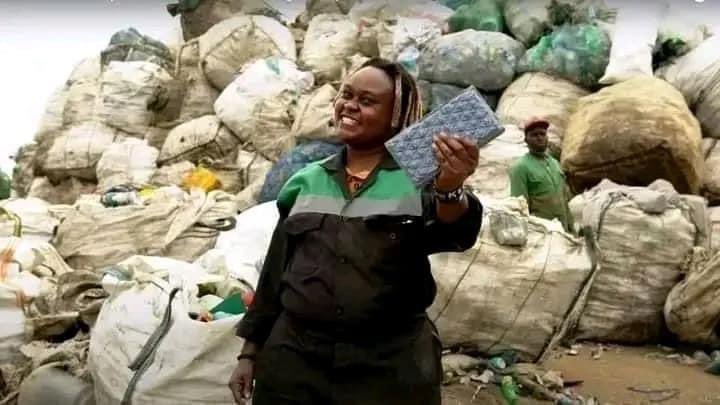 Meet this Kenyan lady who recycle plastic into beautiful bricks. 🇰🇪🇰🇪🇰🇪