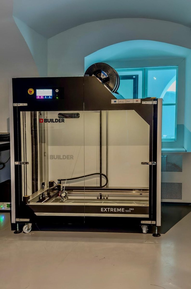 Yesterday our team installed a brand new Extreme 1500 PRO a the newly renovated Croatian Natural History Museum. The machine will be printing skeletons of all kind of animals for educational purposes, but also for the exhibitions held in the museum.