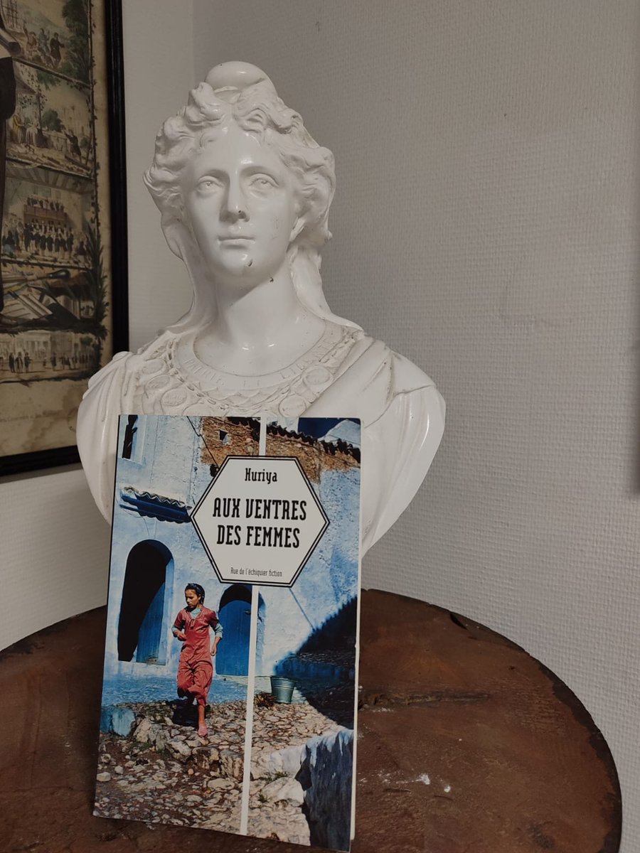 Evelyne Leraut (@evelyneleraut) on Twitter photo Aux ventres des femmes
Huriya
<a href="/Ruedelechiquier/">Rue de l’échiquier</a>
✨✨✨✨✨
"Les ventres des femmes racontent des histoires qu'aucun livre n'ose raconter."
🌼
Ici, les destinées sont des réécritures spéculatives.
La dignité d'échapper au piège des désastres du monde.
🌼 Aux ventres des femmes
Huriya
<a href="/Ruedelechiquier/">Rue de l’échiquier</a>
✨✨✨✨✨
"Les ventres des femmes racontent des histoires qu'aucun livre n'ose raconter."
🌼
Ici, les destinées sont des réécritures spéculatives.
La dignité d'échapper au piège des désastres du monde.
🌼