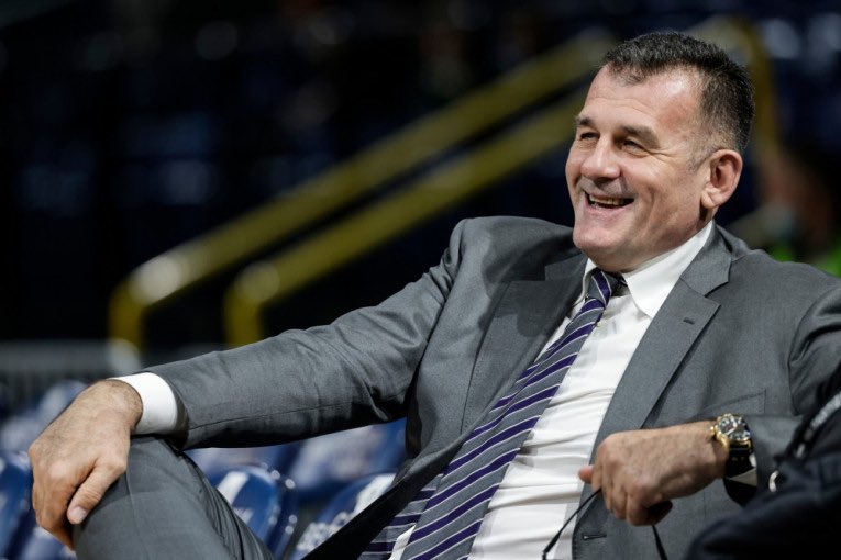 izvukao milion evra ni iz cega
izvukao 600k za glupog kabokla
trpa covica

Big Z.