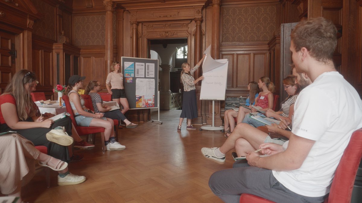 Dieses Jahr organisierten wir erstmalig vom 7.-8. Aug eine Summer School. Mit 15 Studierenden vom 2. Semester bis zum PJ und mit Interesse an der Allgemeinmedizin verbrachten wir zwei spannende Tage im idyllischen Schloss Thammenhain. Infos unter milamed.de.