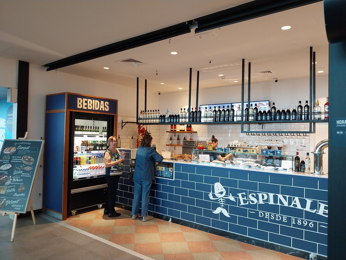 Holaiquetal's tweet image. És molt trist que una empresa catalana que segueix operant des de fa + 125 anys des del Maresme com és #Espinaler vagi obrint espais de degustació gastronòmica ignorant absolutament el #català. Quina vergonya. 100% en castellà.