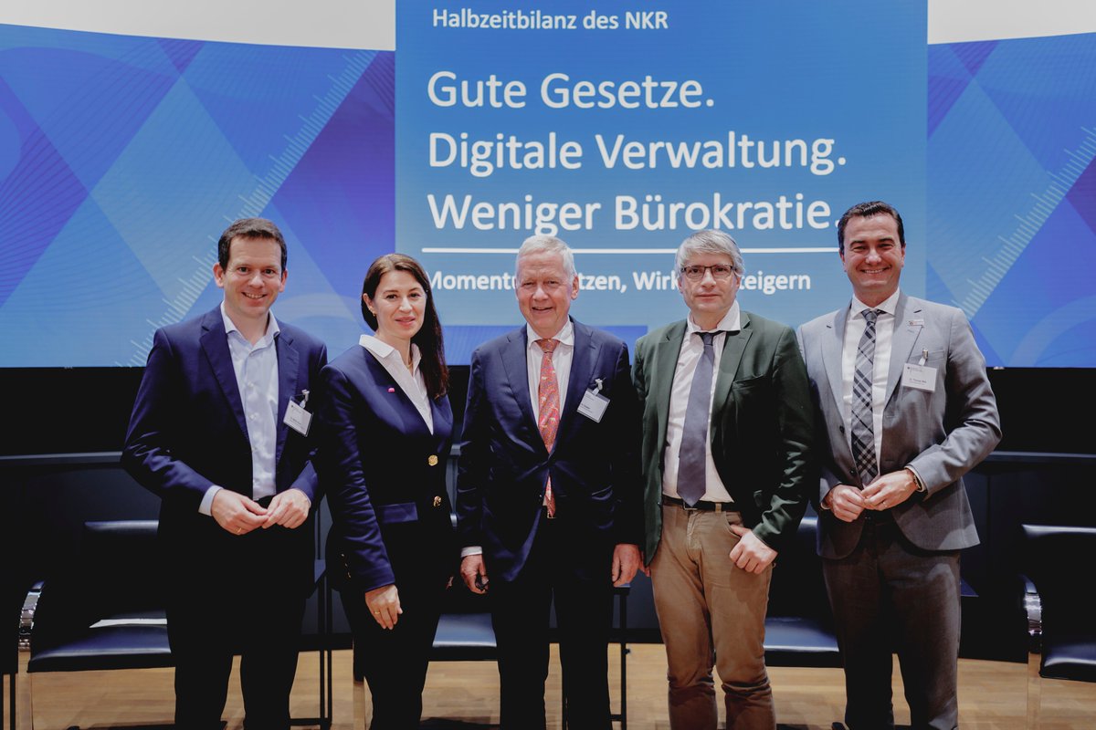Nationaler Normenkontrollrat (@nkr_bund) on Twitter photo Auf einer #Halbzeitbilanz hat der #NKR seinen #Jahresbericht dem Bundesjustizminister
<a href="/MarcoBuschmann/">Marco Buschmann</a> übergeben. Mit spannenden Podiumsgästen aus Wirtschaft, Verwaltung und Politik wurde über Bürokratieabbau, bessere Rechtsetzung und Verwaltungsdigitalisierung diskutiert.🗣️💡💬 Auf einer #Halbzeitbilanz hat der #NKR seinen #Jahresbericht dem Bundesjustizminister
<a href="/MarcoBuschmann/">Marco Buschmann</a> übergeben. Mit spannenden Podiumsgästen aus Wirtschaft, Verwaltung und Politik wurde über Bürokratieabbau, bessere Rechtsetzung und Verwaltungsdigitalisierung diskutiert.🗣️💡💬