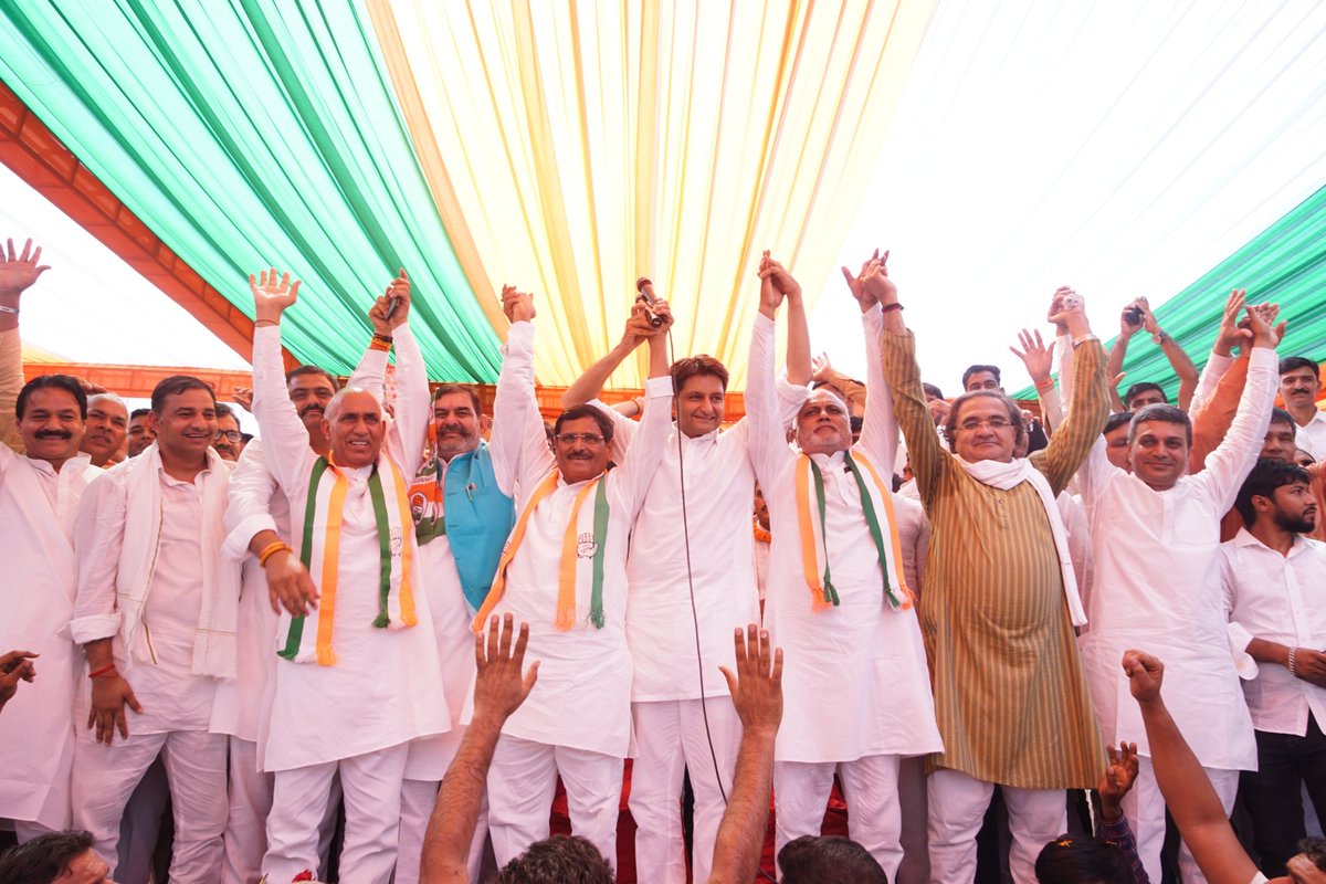 JagdishYadavINC's tweet photo. आज ग्राम बेरली खुर्द में आयोजित विशाल परिवर्तन संकल्प जनसभा को हरियाणा के युवा लोकप्रिय नेता श्री दीपेंद्र हुड्डा जी का भव्य स्वागत और संबोधन हुआ।

इस शुभ अवसर पर पूर्व मंत्री विक्रम सिंह यादव जी, वरिष्ठ भाजपा नेता रामपाल यादव जी, वर्तमान जिला पार्षद सुरेंद्र माड़िया जी ने अपने सभी साथियों के साथ आज कांग्रेस पार्टी में शामिल हुए। आप सभी साथियों का हार्दिक आभार।

@DeependerSHooda

#jagdishyadavforkosli
#kosli 
#Congress 
#Haryana