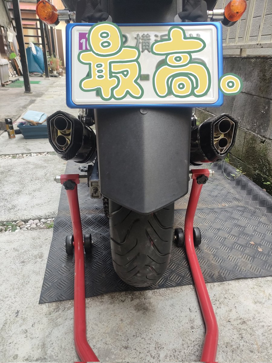 GSR250_TaKa_sya's tweet photo. 無事（？）にマフラー交換出来ました
2本出しに拘って良かったなぁ、とつくづく思う
チタンだよ！！！！！！！！！！
フェンレスはやらないからあとはリアキャリア替えたいくらい。
今すっごい承認欲求の塊魂だから♡ください
(´ ｡•ω•｡)っ⌒♡｡．
 #GSR250
 #LCIPARTS
 #バイク好きと繋がりたい https://t.co/AqydgeTI1c