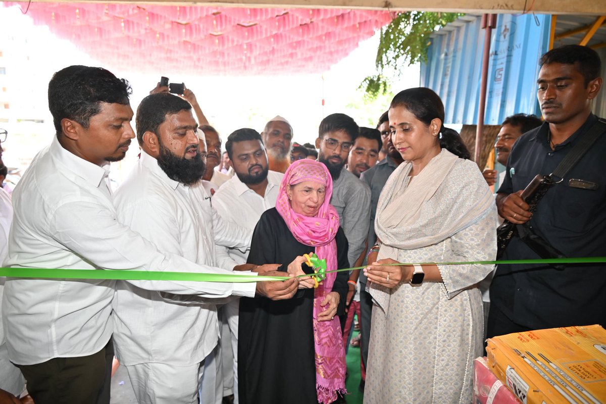 R_Madhavi_Reddy's tweet image. కడప నగరంలోని దొంగల చెరువు గాంధీ స్కూల్ వద్ద గాంధీ ప్లాజా మరియు బిల్డప్ సర్కిల్ వద్ద SDS ఐరన్ షాప్ ప్రారంభోత్సవంలో పాల్గొనడం జరిగింది.

#kadapa #kadapadevelopment #reddeppagarimadhavi #reddeppagarisrinivasareddy 
#cbn #naralokesh #TDP