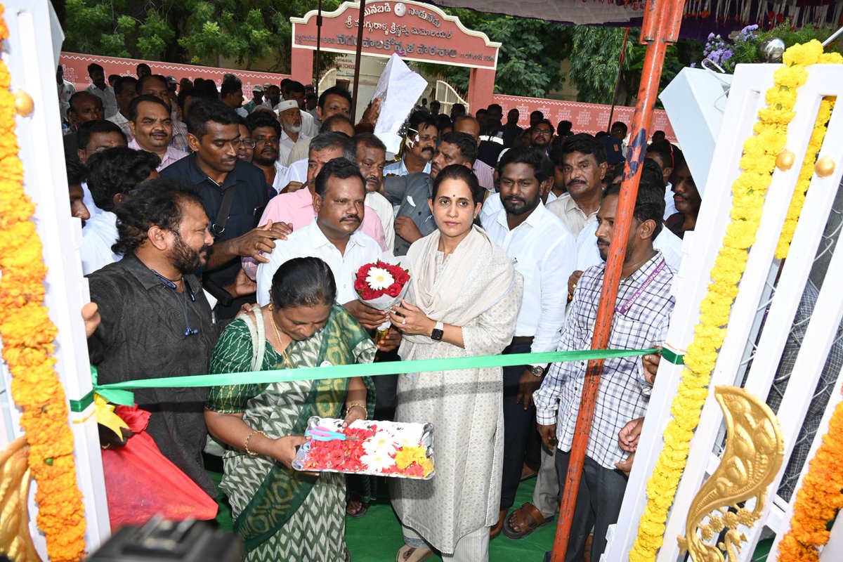 R_Madhavi_Reddy's tweet image. కడప నగరంలోని దొంగల చెరువు గాంధీ స్కూల్ వద్ద గాంధీ ప్లాజా మరియు బిల్డప్ సర్కిల్ వద్ద SDS ఐరన్ షాప్ ప్రారంభోత్సవంలో పాల్గొనడం జరిగింది.

#kadapa #kadapadevelopment #reddeppagarimadhavi #reddeppagarisrinivasareddy 
#cbn #naralokesh #TDP