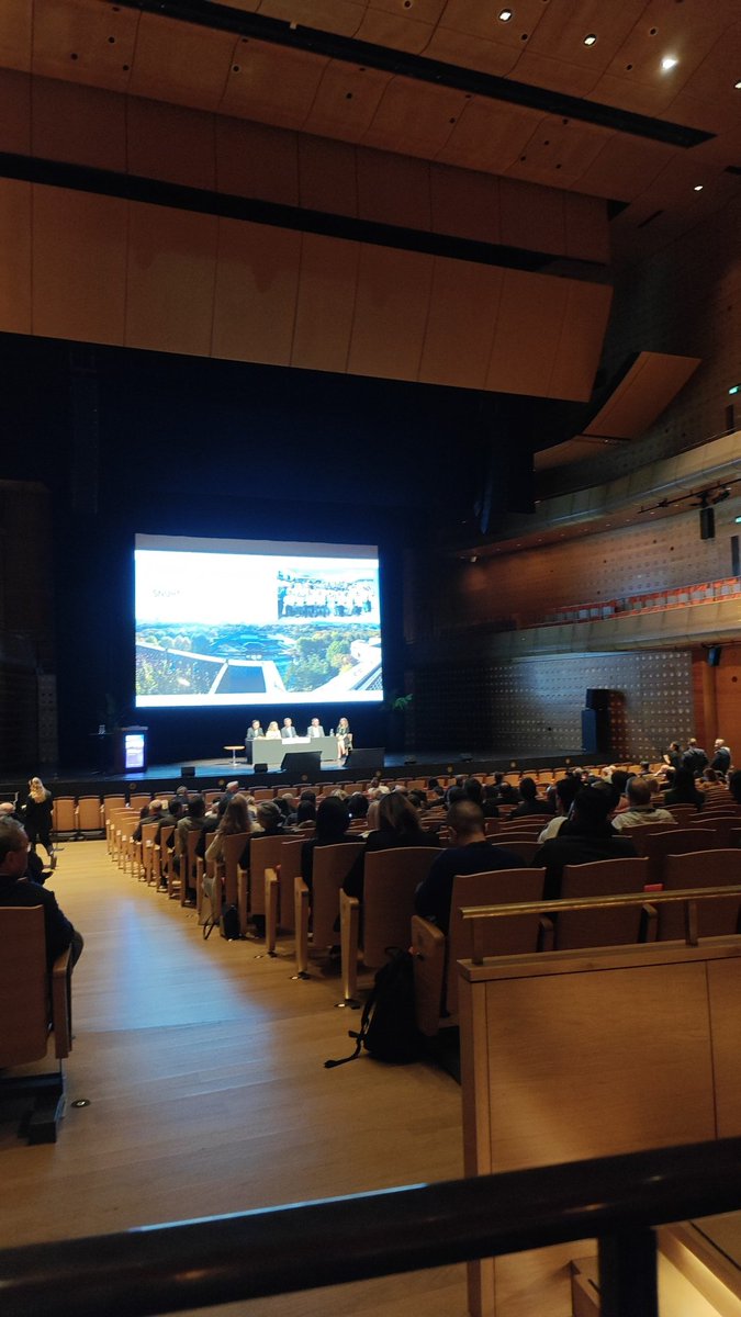 Andreas Karakatsanis (he/him) (@karakatsanisa) on Twitter photo #ESSO43. First breast session with discussions on axillary de-escalation. More questions than answers on how to move forward. <a href="/ESSOnews/">European Society of Surgical Oncology (ESSO)</a> <a href="/ejsotweets/">European Journal of Surgical Oncology</a> <a href="/OncoAlert/">OncoAlert</a> #ESSO43. First breast session with discussions on axillary de-escalation. More questions than answers on how to move forward. <a href="/ESSOnews/">European Society of Surgical Oncology (ESSO)</a> <a href="/ejsotweets/">European Journal of Surgical Oncology</a> <a href="/OncoAlert/">OncoAlert</a>