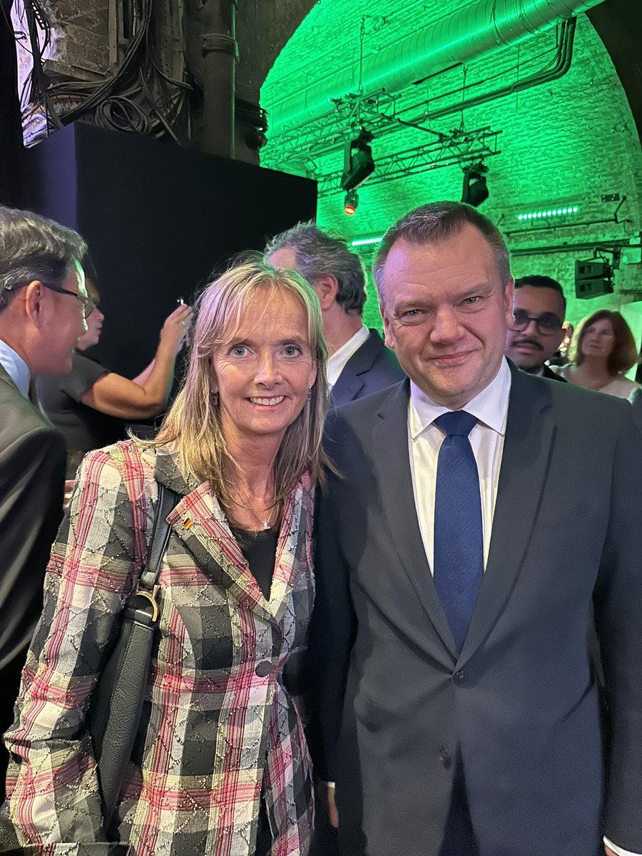 Ilka Hartmann (@ilka_hartmann) on Twitter photo Great to meet with <a href="/NickTorfaen/">Nick Thomas-Symonds</a> at the Unity Reception of <a href="/GermanEmbassy/">German Embassy London</a> and discuss 🇩🇪🇬🇧relation again!
#freundship
#buildingBridges Great to meet with <a href="/NickTorfaen/">Nick Thomas-Symonds</a> at the Unity Reception of <a href="/GermanEmbassy/">German Embassy London</a> and discuss 🇩🇪🇬🇧relation again!
#freundship
#buildingBridges