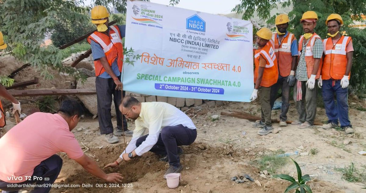 OfficialNBCC's tweet image. On the occasion of Mahatma Gandhi&apos;s birth anniversary, #NBCC&apos;s East Delhi Hub at Karkardooma held a mass cleaning &amp;amp; housekeeping drive as part of #SwachhtaCampaign4.0. In collaboration with the community, saplings of  mango &amp;amp; neem trees were also planted.