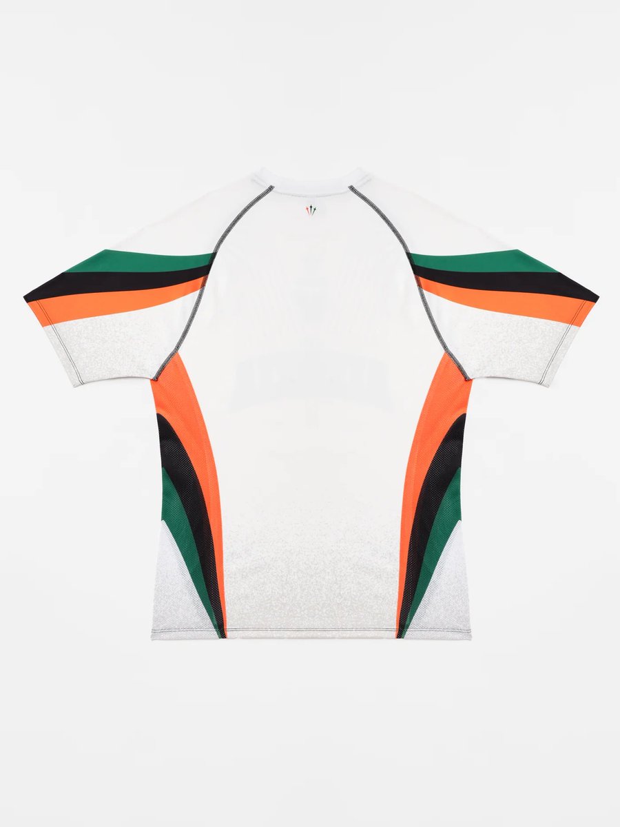 🚨Le nouveau maillot de Nocta pour le FC Venezia est incroyable !

La il faut le dire, c'est un vrai banger avec les logos centrés au milieu 😮‍💨