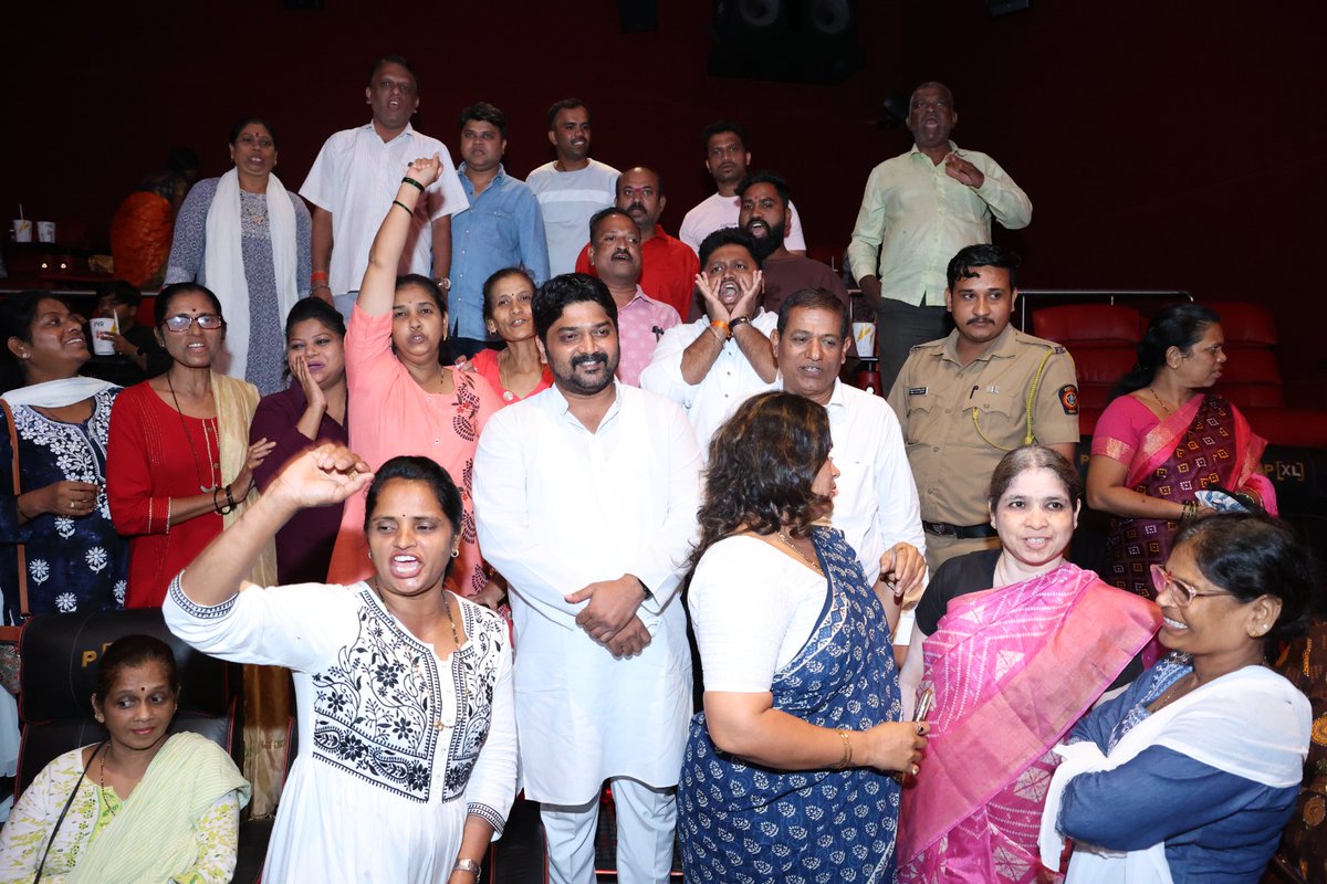 AaplaVaibhav's tweet photo. धर्मवीरांचा अभिमान, मराठी मातीची शान!!
🚩हिंदुत्वाची गोष्ट सांगणाऱ्या "धर्मवीर-२ मुक्काम पोस्ट ठाणे" या चित्रपटाला भरघोस प्रतिसाद..
.
.
#Dharmveer2 #Dharmveer #Shisvena #DindoshiVidhansabha #AaplaVaibhav #दिंडोशी_विधानसभा #आपला_वैभव https://t.co/qLeoJr9P4l
