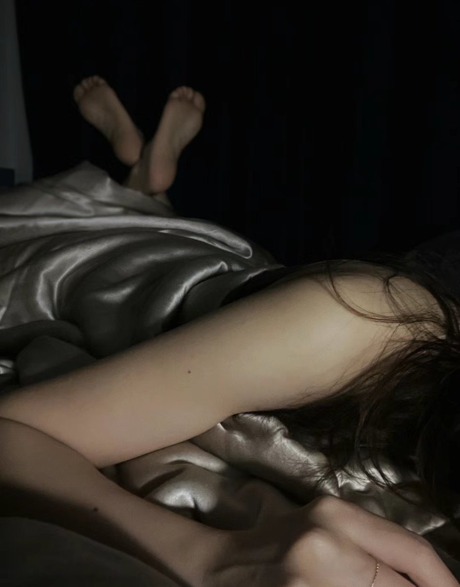 凌晨四点
自己躲到沙发上自慰...
母猪要爸爸鸡吧屁眼..呜呜呜
快来骂我这个骚货啊啊
给转推的爸爸看我的奶子啊啊啊啊
想被看
#发情 #反差 #母猪