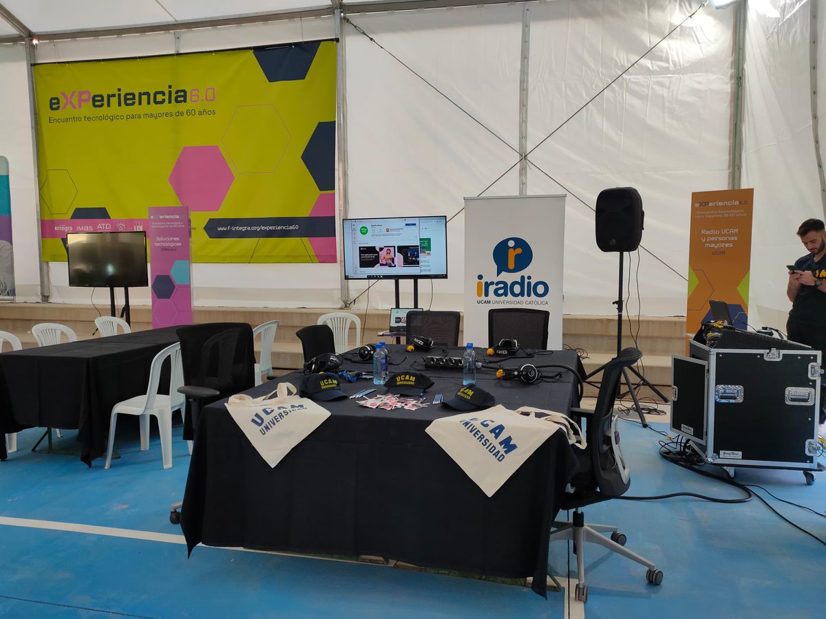 ¡Comienza la mañana en #Experiencia60 en la ciudad de Lorca, un gran encuentro tecnológico para mayores de 60 años! 💻📲

Radio Mayores de <a href="/FundlaCaixa/">Fundación ”la Caixa”</a>, en colaboración con <a href="/iradioUCAM/">iradio UCAM</a>, ya está aquí para arrancar la ronda de entrevistas. 📻🎙️

¡Pronto podréis escucharlo! 😉