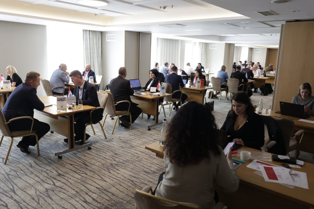 #GoInternational 
🌍 Yesterday, after a successful networking lunch, participants engaged in tailored B2B meetings. Luxembourg representatives had the chance to connect with their Romanian counterparts, discussing business opportunities and building meaningful connections.🇷🇴