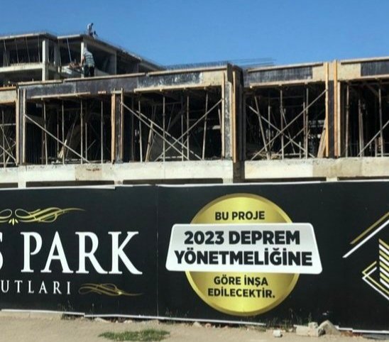 Ülkemiz deprem ülkesi diyoruz yasa, yönetmelik çıkarıyoruz ama hala kanuna yönetmeliği uyup uymamak sanki bir tercihmiş veya bir lutüfmuş gibi pazarlaması yapılıyor. Yazık...#Ankara