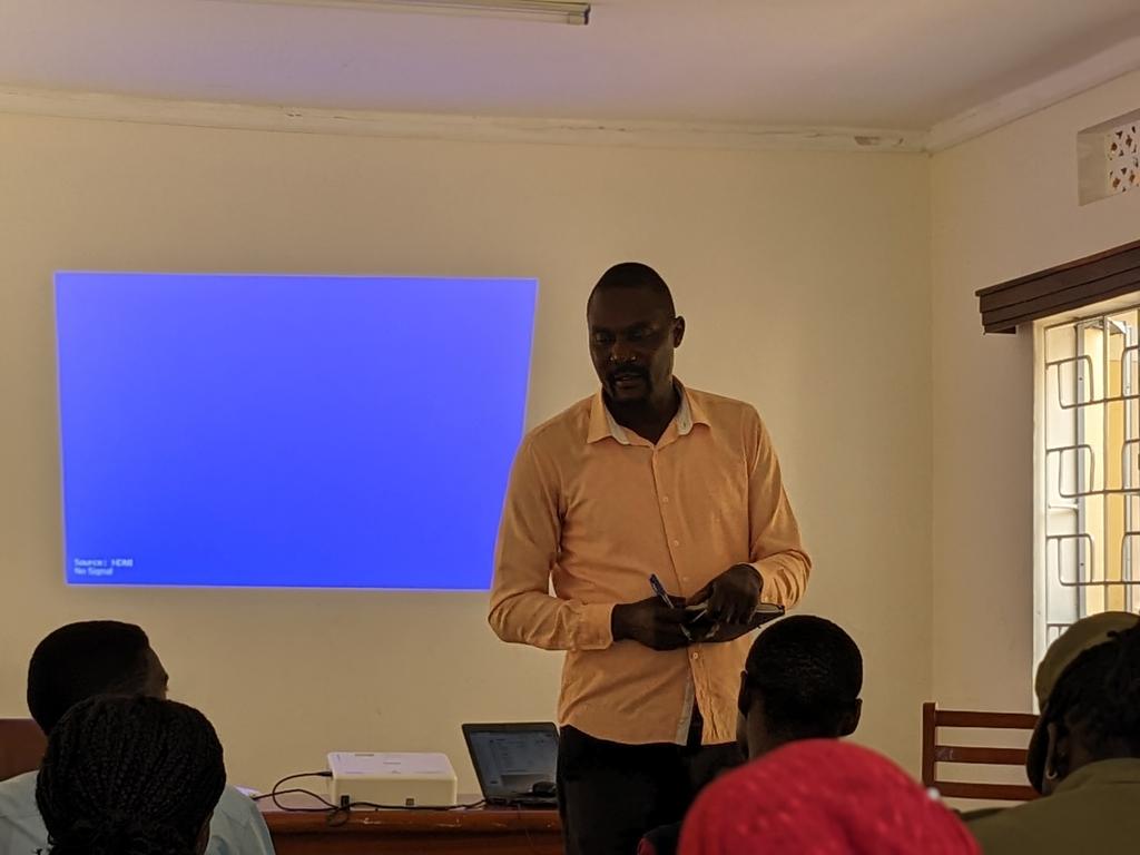 iam_jamesE1's tweet image. Let Her Shine Project Update with Mukono District Stakeholders on #LHS and GBV referral pathway championed by @phauganda and @AKF_EA.

#PHAUCARES
#LetHerShineProject