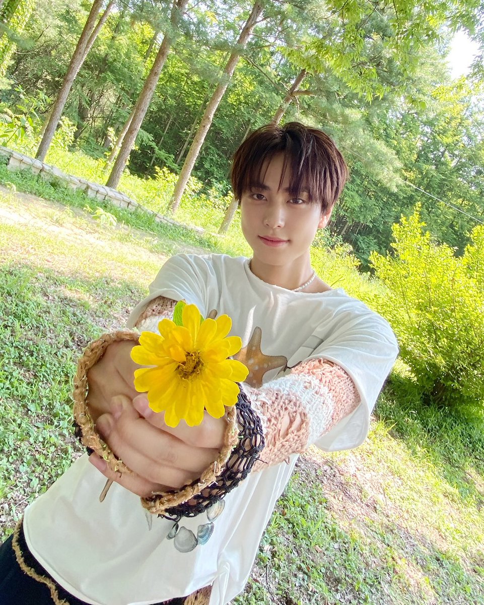 내천사 ….. 
꽃을 받아주막 ㅠㅠㅜ
