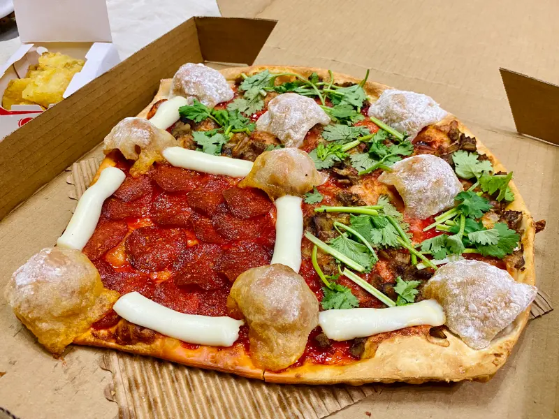chendd_pop's tweet photo. Taiwan’s Pizza Hut launches MLB co-branded baseball field pizza. https://t.co/yUyQNX7qTN