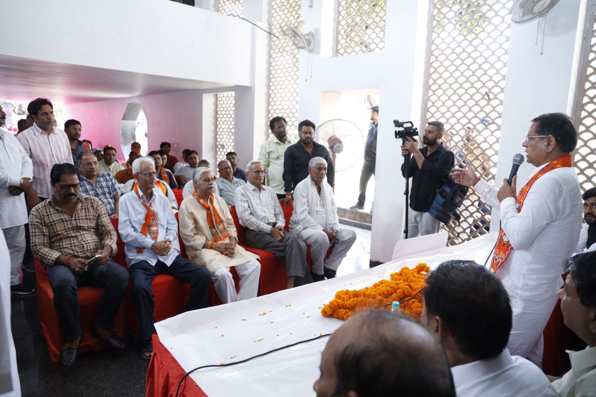 rajeshnagarfbd's tweet photo. आज सैक्टर 37 में जनसंपर्क कार्यक्रम के दौरान आप सभी का जोश और अपार समर्थन देखकर दिल खुश हो गया। आपकी उपस्थिति ने इस अभियान को और भी ऊर्जावान बना दिया।
आप सभी का तहे दिल से धन्यवाद! आइए, एकजुट होकर सैक्टर 37 को विकास की नई ऊंचाइयों तक ले जाएं। 🙏
#sector37 #जनसमर्थन #विकास https://t.co/FO6JHWrv6w
