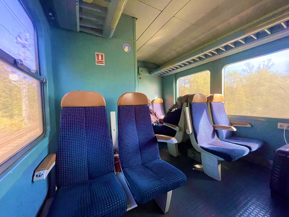 decomboio's tweet photo. Operator privat Regio Călători 🇷🇴 🇫🇷 Ça manque en France! https://t.co/NCZFDQiMom