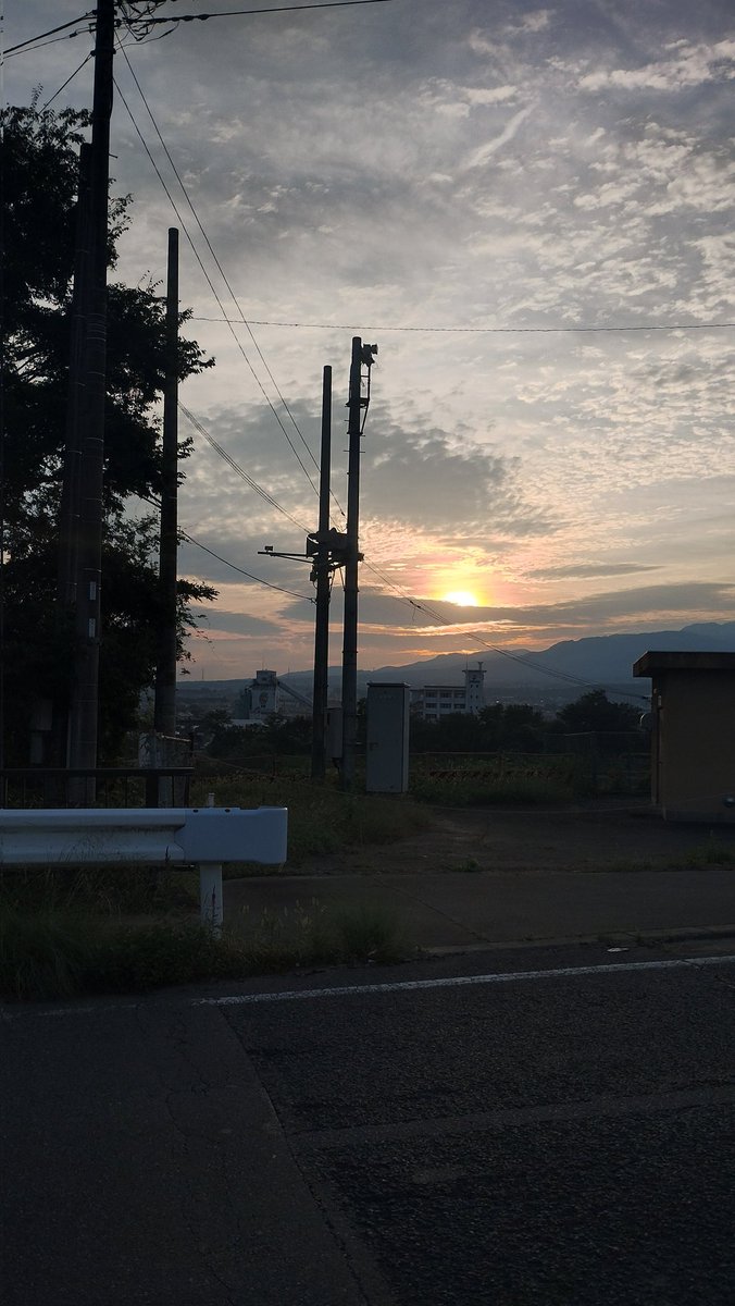 峠越え 四つ駆け走り 彼誰我に
そぞろに唄ひ 上野の旅