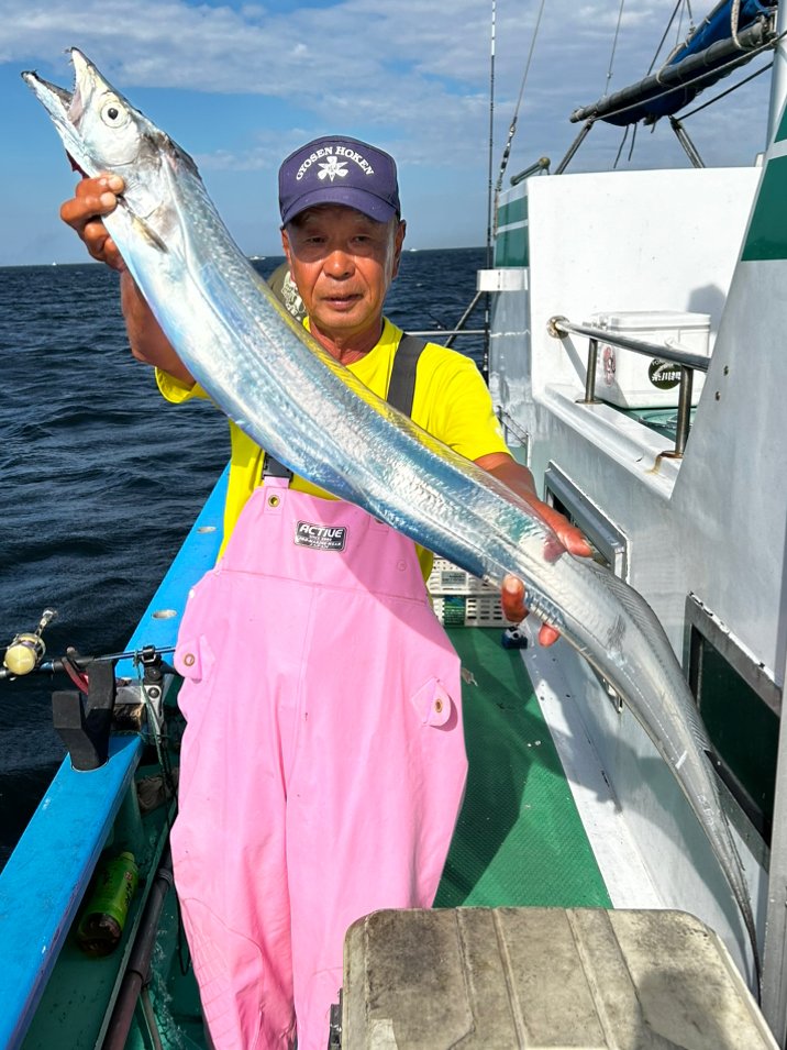 Anglersdreamcup's tweet photo. 10/2 ANGLERS DREAM CUP -タチウオチャレンジ- 釣果速報❗️

久里浜港　平作丸からの釣果🎣
3週目にビックサイズを連発した平作丸が今週も🐉

ライフジャケットが当たるキャンペーン&amp;参加者全員に¥2000クーポン配布‼️

いよガンガン大会参加しよう✨

久里浜港　平作丸
https://t.co/AukTPOWLI5 https://t.co/uMBP5iTQU1
