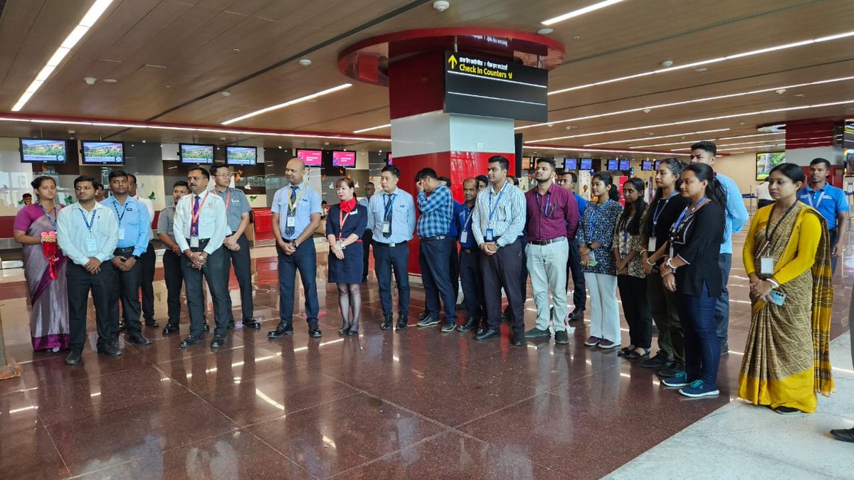 aaiagtairport's tweet photo. Remembering #Mahatma on his 155th Birth Anniversary. There is a deep laden Vision in it to spread his Views about valuing the hard-earned treasure called Freedom! Sh. Kiran Kumar IPS, SP (West), along with Airport Director has lighted the lamp on the occasion. #GandhiJayanthi https://t.co/8BUy9UyUfI
