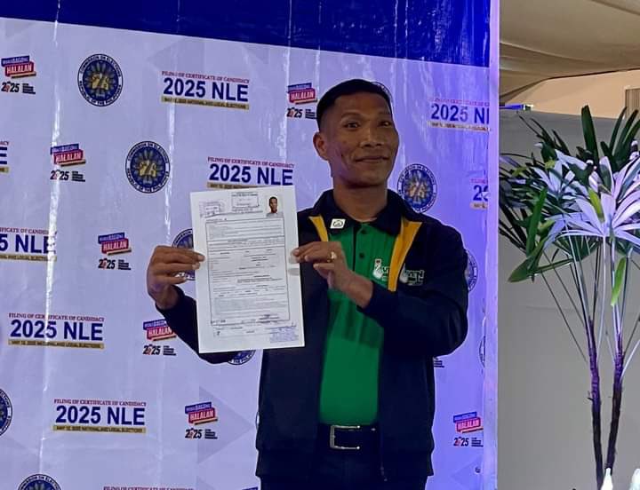 jesusfalcis's tweet photo. Ginagamit lang si Diwata ng Vendors Party List.
Even if it gains the most votes, hindi uupo si Diwata as Congressman unless may mamatay or mag withdraw sa first three nominees.
A party-list is only entitled to 3 seats no matter how many votes it gets.
#ReformPartyListSystem https://t.co/dBi6RJ8SJc