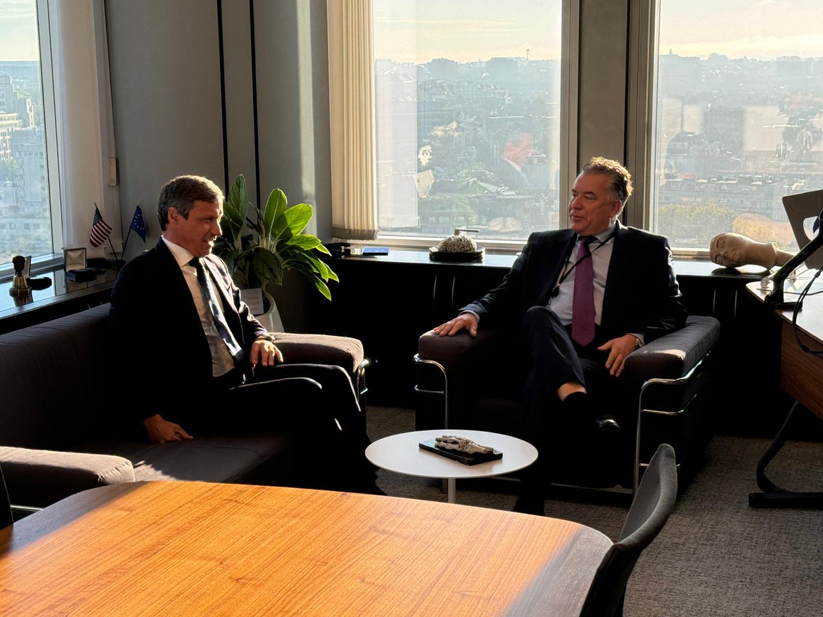 Esta manhã tive o prazer de me reunir com @MEP_Ehler, coordenador do <a href="/EPPGroup/">EPP Group</a> na Comissão <a href="/EP_Industry/">ITRE Committee Press</a>. Tivemos uma conversa muito produtiva sobre vários temas dando um foco especial aos desafios da indústria e aos obstáculos que o setor tem enfrentado.