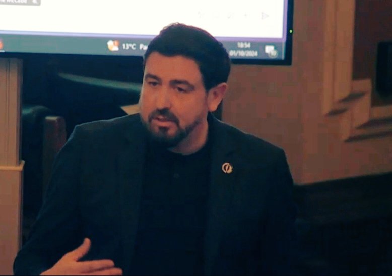 PaulDoherty___'s tweet photo. As a result to cuts to the DFC Hardship Programme facilitated by BCC - many in our communities will no doubt struggle this winter sadly.

At last night's council meeting I urged that we get the Communities Minister around the table to discuss a short-term response with a supported winter fund. 

Longer-term, we need to know urgently how he and the Executive intends to live up to his legal obligation of implementing a long overdue anti-poverty strategy here with measures, targets, and timescales for doing so.

One child going hungry, is one too many. Our collective aim must be nothing less than eradicating poverty in our communities for good.

#HungerIsAPoliticalChoice