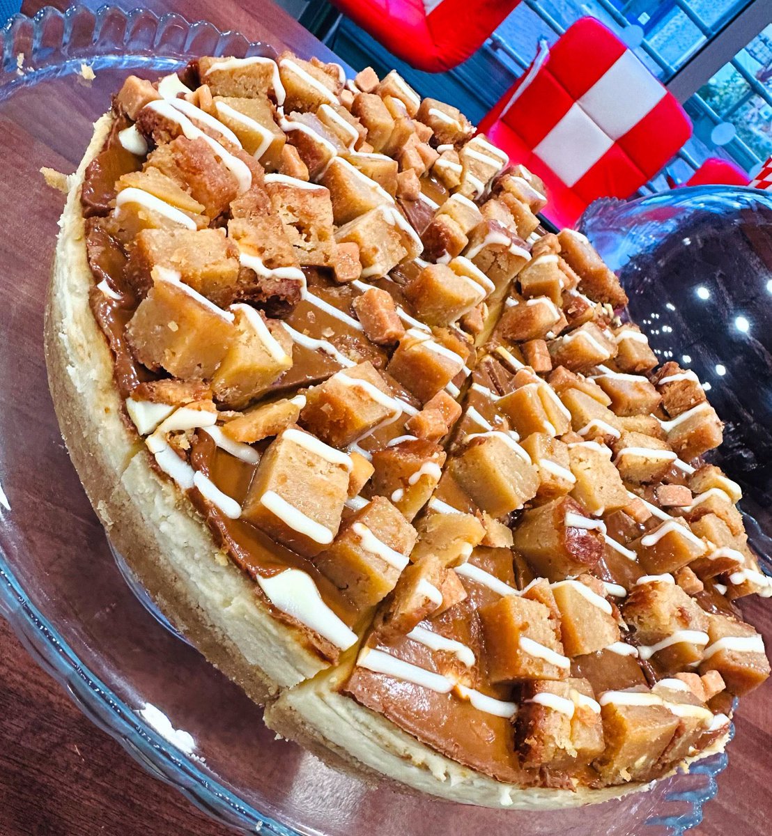 Salted caramel cheesecake served with vanilla ice cream 🫠
Open until 8pm, Wednesdays = £10 burger meal day 🍔
DM to book or just walk in 🇺🇸