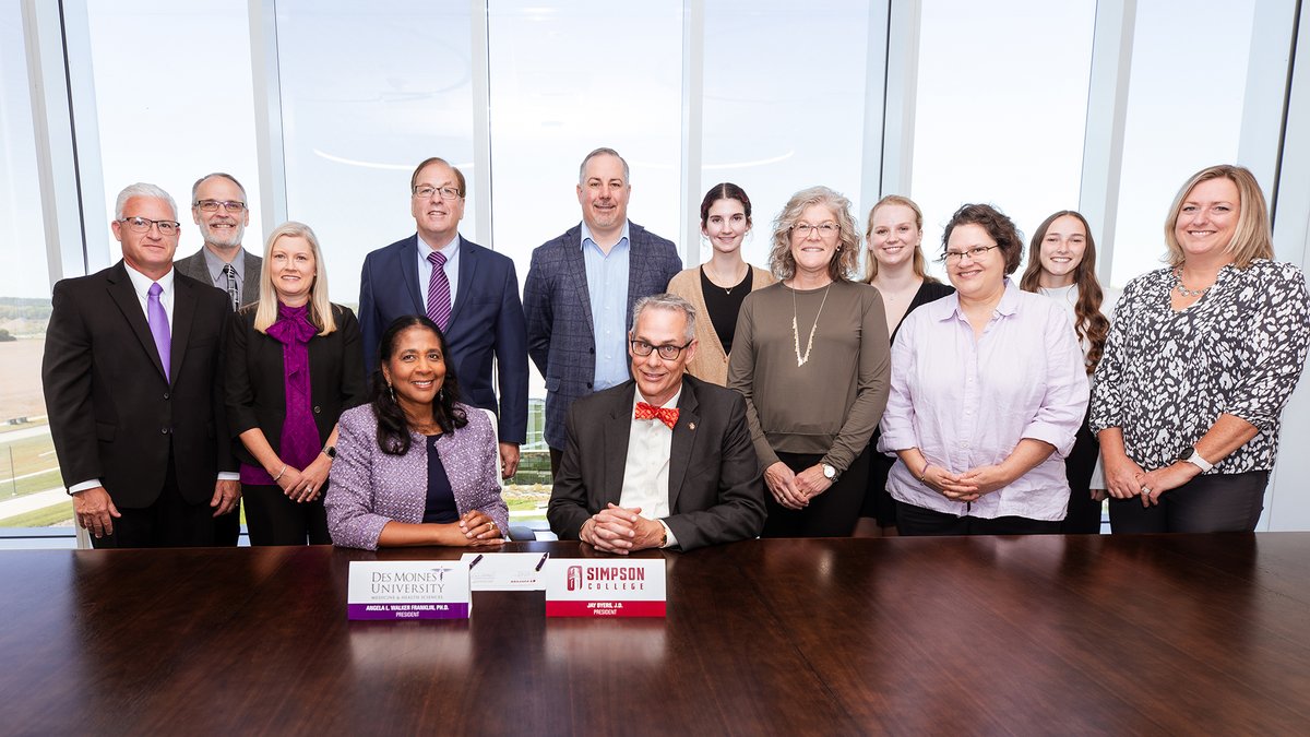 SimpsonCollege's tweet image. Simpson President Jay Byers and DMU President Angela Walker are joined by various representatives from their respective schools for the signing of the Simpson-DMU agreement. Read more → bit.ly/4duFKPK