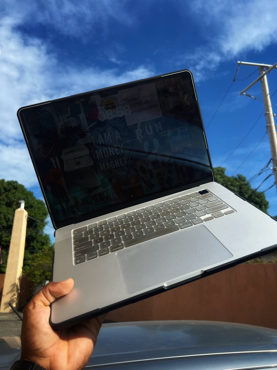 Got an extra laptop for sale - 250K Neg. 

2023 15in MacBook Air M2
512GB SSD | 8GB RAM
Less than 6 months old
++Comes with drop proof case 

RT and share for someone who might need it 🙏🏾