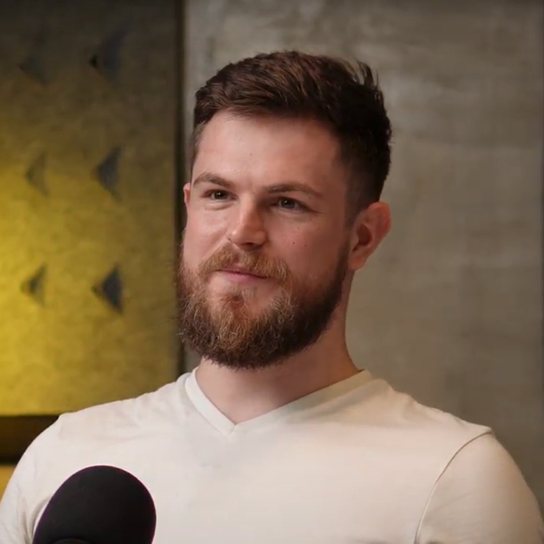 1/ Nico Jeannen had 0 coding knowledge prior to losing his main source of income.

Then he built 17 apps in just 12 months! (2 made huge exits)
• MakeLogoAI
• TalkNotes

How did Nico go from zero coding experience to building hit products?

A thread 🧵