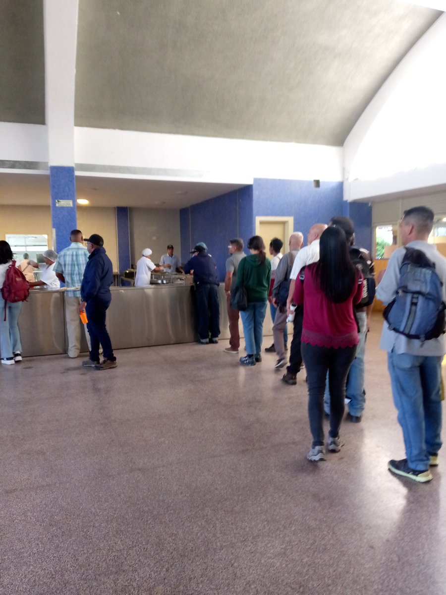Angelr_03's tweet photo. Actualmente el comedor está prestando servicio, para 150 comensales en el desayuno y 1000 comensales en el almuerzo. 

Es sumamente importante que poco a poco, aumente el número de bandejas. https://t.co/0DcdNsRlC4