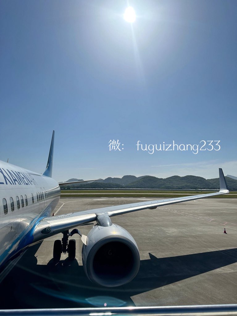 feimeey's tweet photo. 完美的一天，备份、调度电话、一个人通勤车，延误到现在。统统被我遇到了～
强行喂入三倍工资
好吧，我有钱赚我很开心🙃 https://t.co/28py55NedC