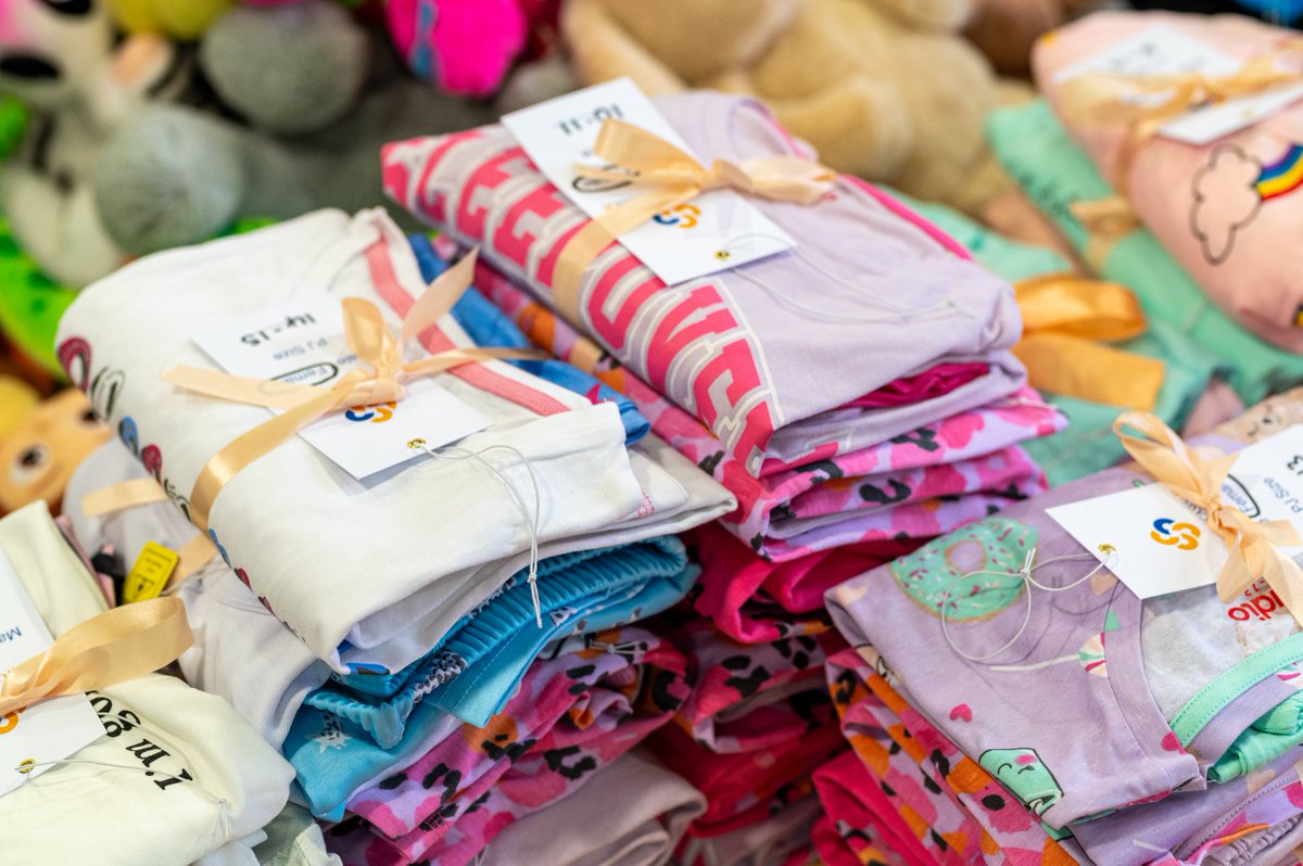 Auctus_AMG's tweet image. We're thrilled to share that we packed 100 #ComfortCases for children in care! 📦🎒 These cases are now on their way to local foster children, offering comfort during challenging times. Thank you to everyone who made this possible! ❤️ #nomorebinbags #treasuresnottrash