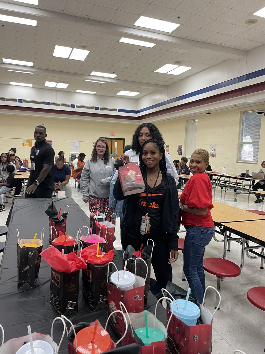 DHall7091's tweet photo. @Parklane_Eagles is #Popping !!
Yesterday, we celebrated our incredible teachers for their outstanding work, reflected in our GMAS scores. @Brandi_Nichols_ @TeachSingleton @ssbraggs @LRluvslitHERacy https://t.co/mohP7MIylm
