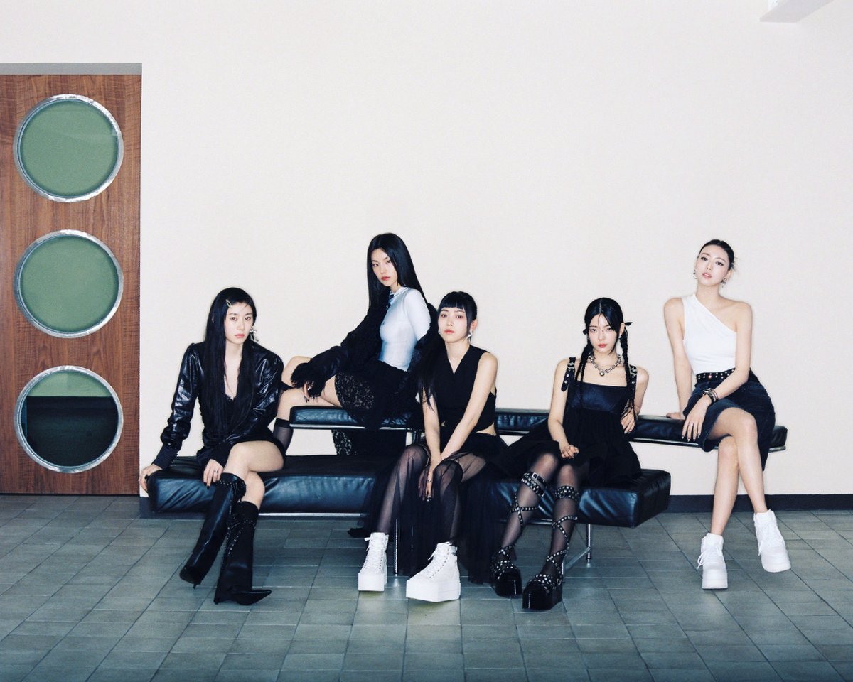 ITZYofficial's tweet photo. ITZY <GOLD> ALBUM CONCEPT PHOTO #3
WE ARE STILL THE SAME #ITZY #있지

💿 ALBUM RELEASE 
2024.10.15 TUE 6PM (KST) | 5AM (EDT)

#ITZY #MIDZY @ITZYofficial
#ITZYComeback 
#ITZY_GOLD https://t.co/uk3k1UcDdy