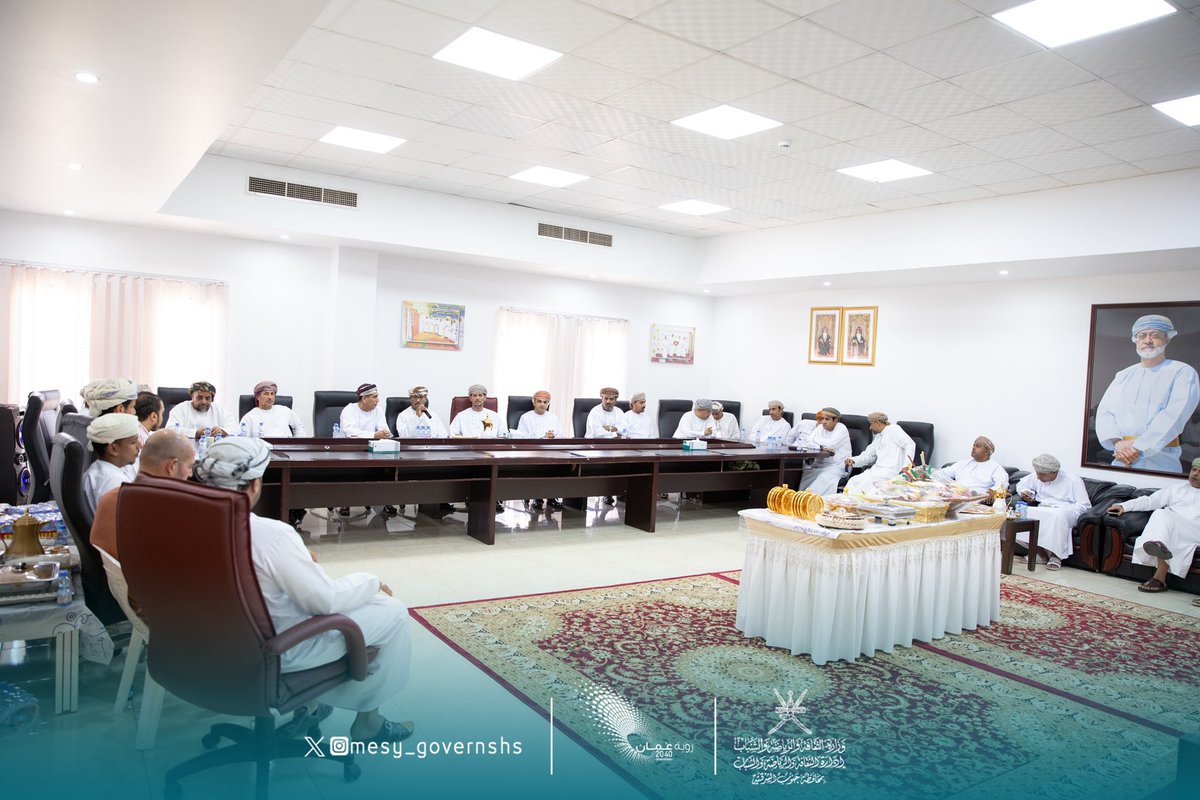 Mcsy_GovernShS's tweet photo. نظمت الإدارة حفل تكريم الشيخ ناصر بن سعيد السناني مدير الإدارة نظير ما قام به من إنجازات خلال مسيرته المهنية و ما تركه من أثر جميل في نفوس الجميع وما قدمه من عطاء سخي ترك بصمة في الميدان الرياضي و الشبابي و الثقافي إلا أن قرار التقاعد خلف إرث لمن هو بعده،متمنين له التوفيق الدائم. https://t.co/4v7XCYeWgv