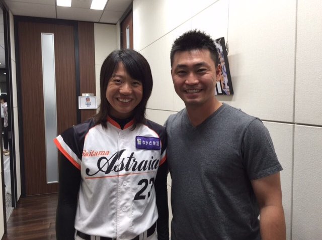 y_kawabata23's tweet photo. 青木選手、21年間プロ現役生活お疲れ様でした✨
私が女子プロ野球選手になった時は、青木選手のような天才的なバッティングがしたいと背番号23を選びました⚾️
青木選手のバットコントロールに憧れて、兄が青木選手から教わった事をこっそり聞いて練習しました🥺

今日の引退試合でも素晴らしいバッティングで最後までファンを魅了させる姿がカッコよかったです！！

本当にお疲れ様でした。そして、ありがとうございました☺️

#ヤクルトスワローズ
#青木宣親 選手
#引退試合
#背番号23