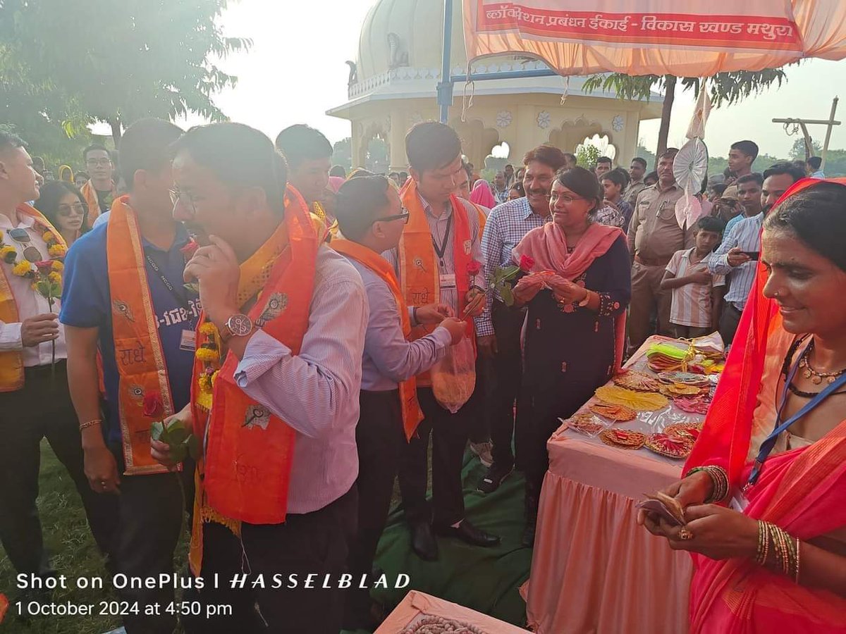 DPRO Mathura (@doprupm) on Twitter photo कंबोडिया के 44 सिविल सर्वेंट के डेलिगेशन ने मथुरा जनपद की #ग्राम_पंचायत_जैंत का भ्रमण कर #ग्राम_पंचायत के #ग्रामीण #उद्योग,आत्मनिर्भर आर्थिक ढांचे, #संस्कृति,#ग्राम_सचिवालय की कार्यप्रणाली,#जीपीडीपी पर विस्तृत अध्ययन किया।
<a href="/InfoDeptUP/">Information and Public Relations Department, UP</a>
<a href="/mopr_goi/">Ministry of Panchayati Raj, Government of India</a> कंबोडिया के 44 सिविल सर्वेंट के डेलिगेशन ने मथुरा जनपद की #ग्राम_पंचायत_जैंत का भ्रमण कर #ग्राम_पंचायत के #ग्रामीण #उद्योग,आत्मनिर्भर आर्थिक ढांचे, #संस्कृति,#ग्राम_सचिवालय की कार्यप्रणाली,#जीपीडीपी पर विस्तृत अध्ययन किया।
<a href="/InfoDeptUP/">Information and Public Relations Department, UP</a>
<a href="/mopr_goi/">Ministry of Panchayati Raj, Government of India</a>