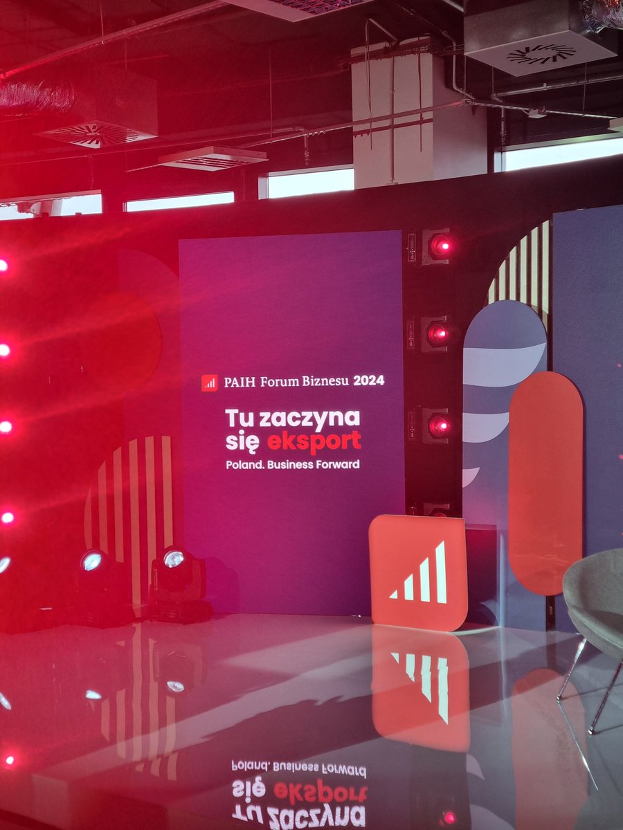 Serce polskiej przedsiębiorczości bije dziś na <a href="/PGENarodowy/">PGE Narodowy</a> To jeden z naszych ulubionych eventów <a href="/PAIH_pl/">PAIH</a> ❤️ Za moment startujemy z  dyskusją o fintech i potencjale branży na ekspansję