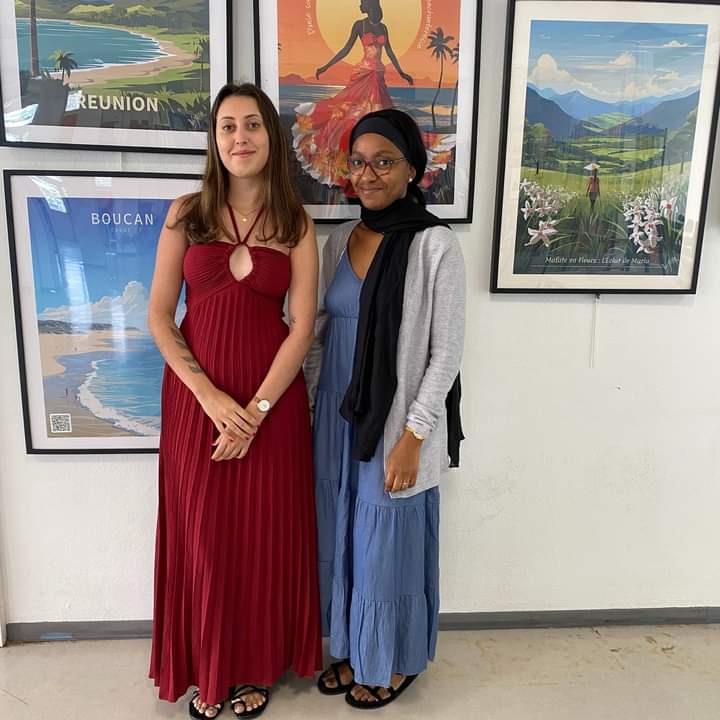 👀Focus sur.... Alice et Samnoune, monitrices-étudiantes à la BU Éducation 👩‍🎓👩‍🎓

Alice, étudiante en M2 MEEF Créole, et Samnoune, étudiante en M2 MEEF Recherche, ont rejoint l'équipe de la BU Éducation !