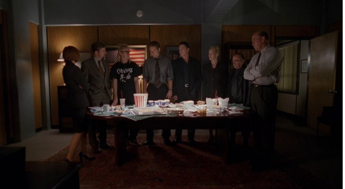 The_Lisa_H's tweet photo. @Justice4Queeque S7 starts with Mulder being crucified. And ends with a Last Supper tableau. https://t.co/cDGmNnYUrA